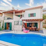 Dane, Private Pool, Near Hula Hula, Free Breakfast - Direct Landlord Hvar Town