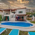 Villa Dane, Private Pool, Near Hula Hula, Free Breakfast - Direct Landlord *
