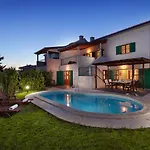 Dane, Private Pool, Near Hula Hula, Free Breakfast - Direct Landlord Hvar Town
