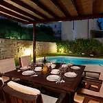 Dane, Private Pool, Near Hula Hula, Free Breakfast - Direct Landlord Villa *