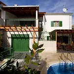 Dane, Private Pool, Near Hula Hula, Free Breakfast - Direct Landlord *
