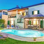 Dane, Private Pool, Near Hula Hula, Free Breakfast - Direct Landlord *