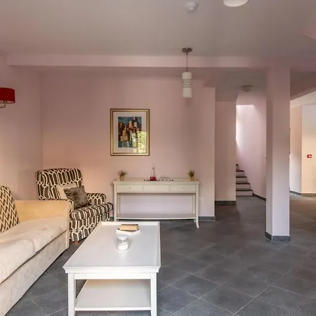 Dane, Private Pool, Near Hula Hula, Free Breakfast - Direct Landlord *