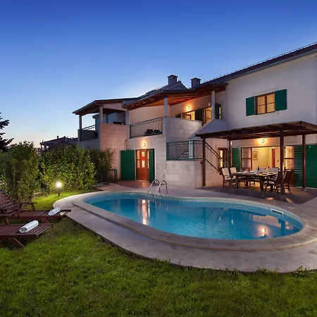 Dane, Private Pool, Near Hula Hula, Free Breakfast - Direct Landlord Hvar Town