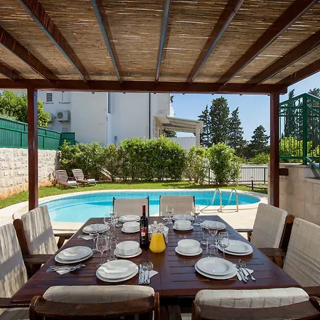 Dane, Private Pool, Near Hula Hula, Free Breakfast - Direct Landlord *