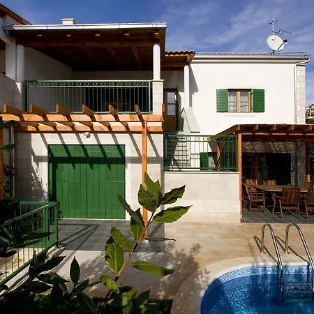 Dane, Private Pool, Near Hula Hula *