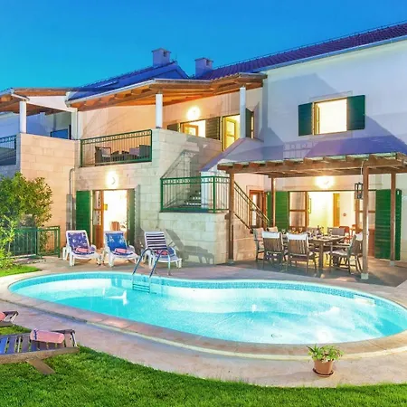 Dane, Private Pool, Near Hula Hula, Free Breakfast - Direct Landlord *