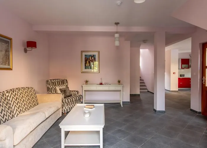 Dane, Private Pool, Near Hula Hula, Free Breakfast - Direct Landlord *