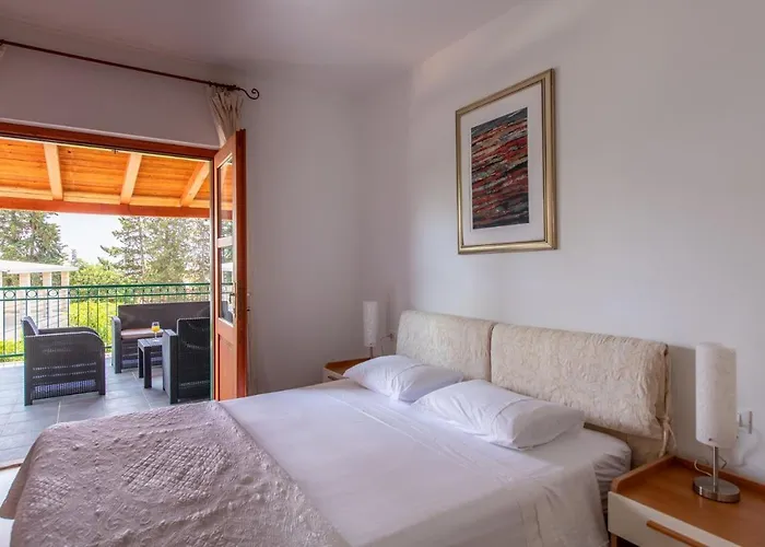 Dane, Private Pool, Near Hula Hula, Free Breakfast - Direct Landlord Villa