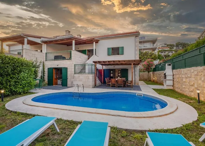 Villa Dane, Private Pool, Near Hula Hula, Free Breakfast - Direct Landlord *