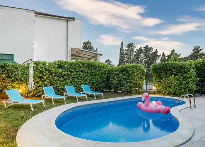 Dane, Private Pool, Near Hula Hula, Free Breakfast - Direct Landlord Villa Hvar Town