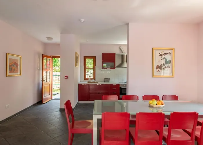 Villa Dane, Private Pool, Near Hula Hula, Free Breakfast - Direct Landlord *