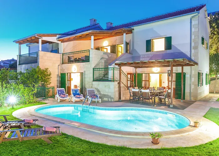 Villa Dane, Private Pool, Near Hula Hula, Free Breakfast - Direct Landlord *