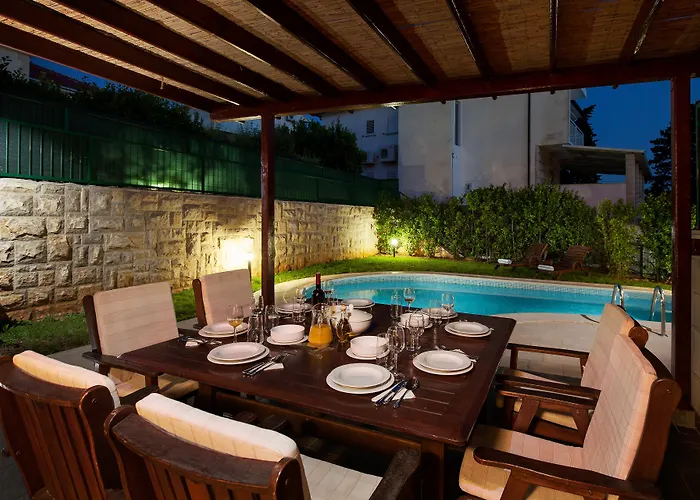 Dane, Private Pool, Near Hula Hula, Free Breakfast - Direct Landlord Villa *