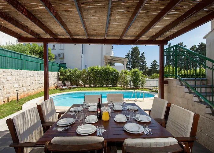 Dane, Private Pool, Near Hula Hula, Free Breakfast - Direct Landlord *