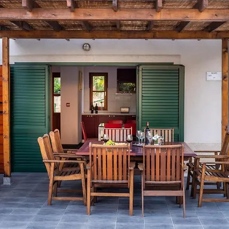 Dane, Private Pool, Near Hula Hula, Free Breakfast - Direct Landlord Villa Hvar Town