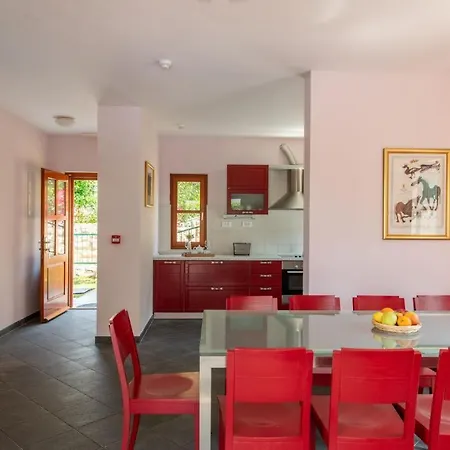 Villa Dane, Private Pool, Near Hula Hula, Free Breakfast - Direct Landlord *