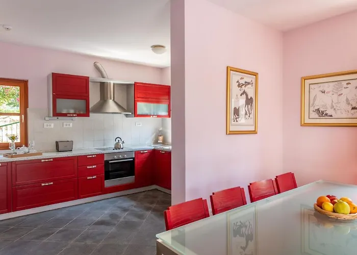 Villa Dane, Private Pool, Near Hula Hula, Free Breakfast - Direct Landlord Hvar Town