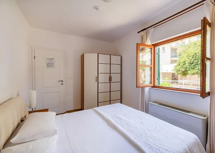 Dane, Private Pool, Near Hula Hula, Free Breakfast - Direct Landlord *