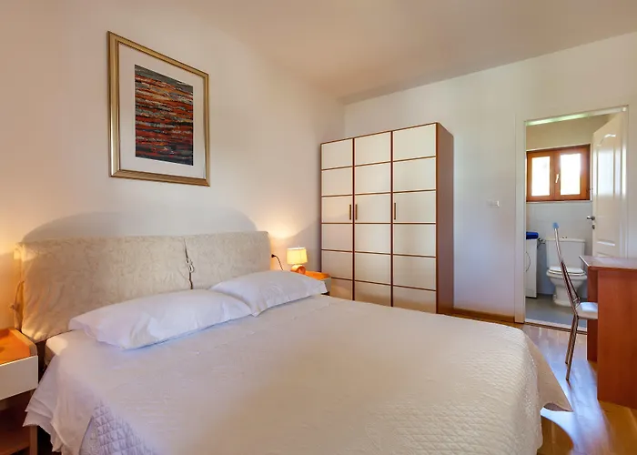 Dane, Private Pool, Near Hula Hula, Free Breakfast - Direct Landlord Villa Hvar Town