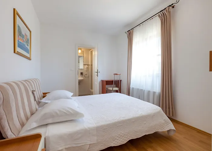 Dane, Private Pool, Near Hula Hula, Free Breakfast - Direct Landlord Villa Hvar Town