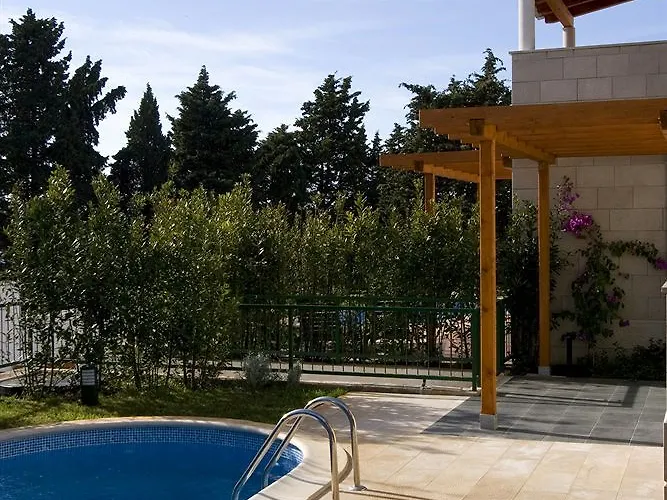 Villa Dane, Private Pool, Near Hula Hula, Free Breakfast - Direct Landlord *