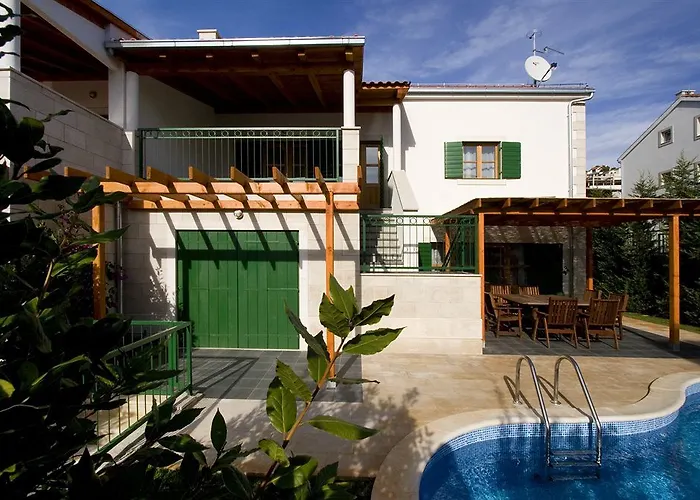 Dane, Private Pool, Near Hula Hula, Free Breakfast - Direct Landlord *