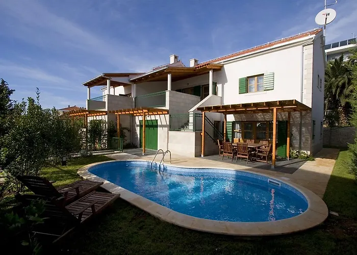 Dane, Private Pool, Near Hula Hula, Free Breakfast - Direct Landlord Villa